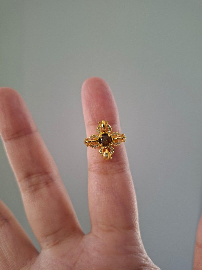 Tiger Eye Clover Gold Adjustable Ring (Category: Rings) located in Dasmarinas. Submitted by danabrie22 (Listing ID 1464989592, Image 1). Description: adjustable size 5 - 9 very well-made, excellent crafstmanship 10/10 condition brand new stainless steel & tiger eye color glass bead made in Hongkong.