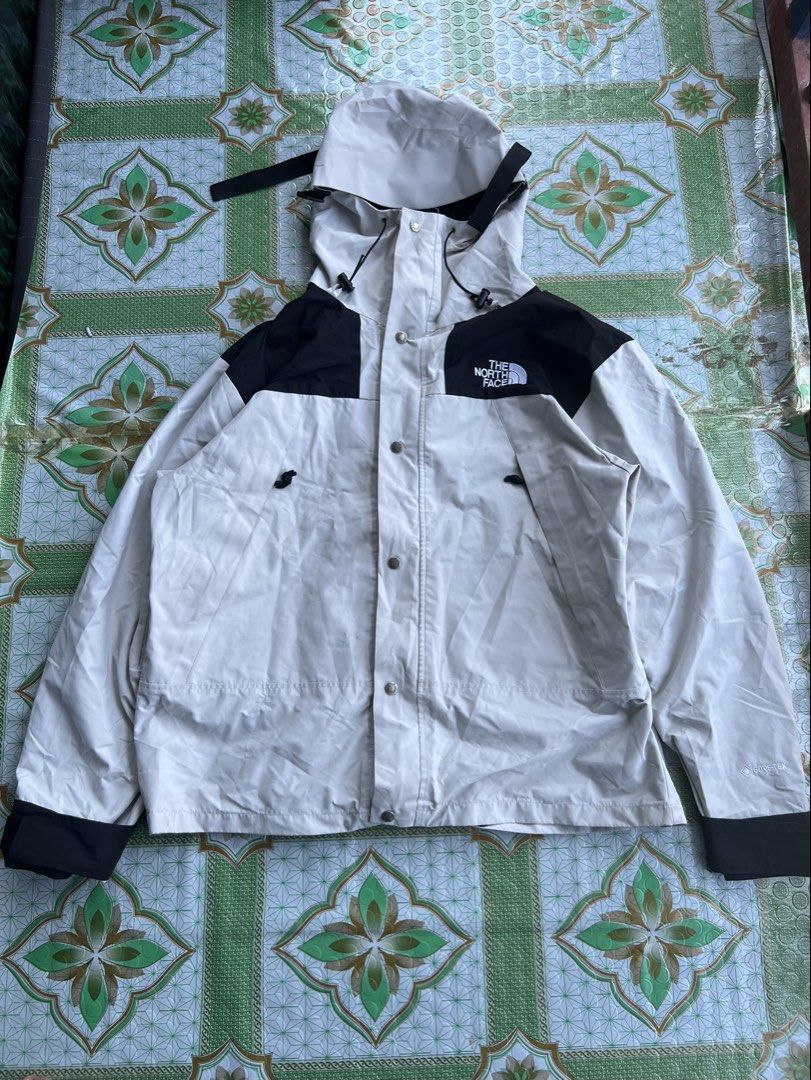 TNF Goretex (Category: Clothes Drying Rack) located in Tangub. Submitted by thriftnimackie2.0 (Listing ID 1465077007, Image 1). Description: TNF GORETEX Size fit Xl Dimes (Inches) Width: 24 Length:27 Excellent condition Color rate 10/10 No issue -open for VC -Color may vary due Lighting -Authenticity Not Guaranteed ! 🏠LOCATION : Tangub City, Miss Occ.
