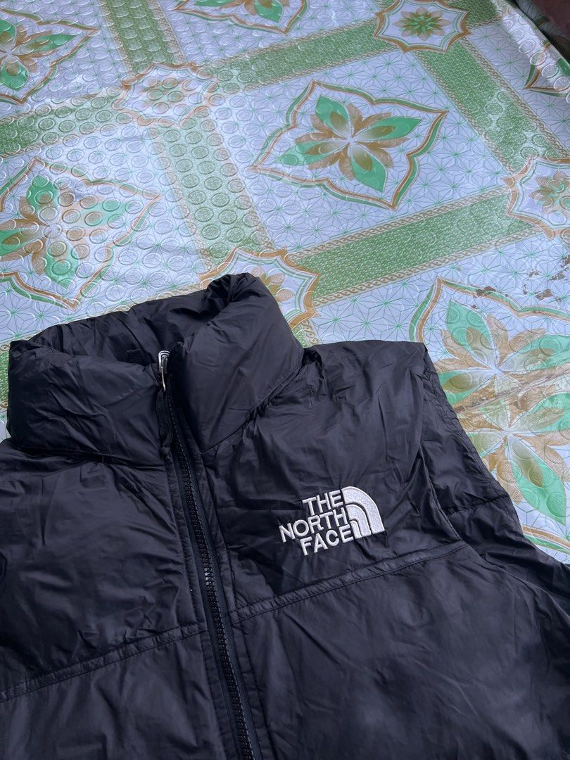 TNF VEST (Category: Clothes Drying Rack) located in Tangub. Submitted by thriftnimackie2.0 (Listing ID 1465077399, Image 2). Description: TNF Dimes (Inches) Width: 22 Length:25 Prince:💵+Sf Excellent condition Color rate 10/10 No issue -open for VC -Color may vary due Lighting -Authenticity Not Guaranteed ! 🏠LOCATION : Tangub City, Miss Occ.