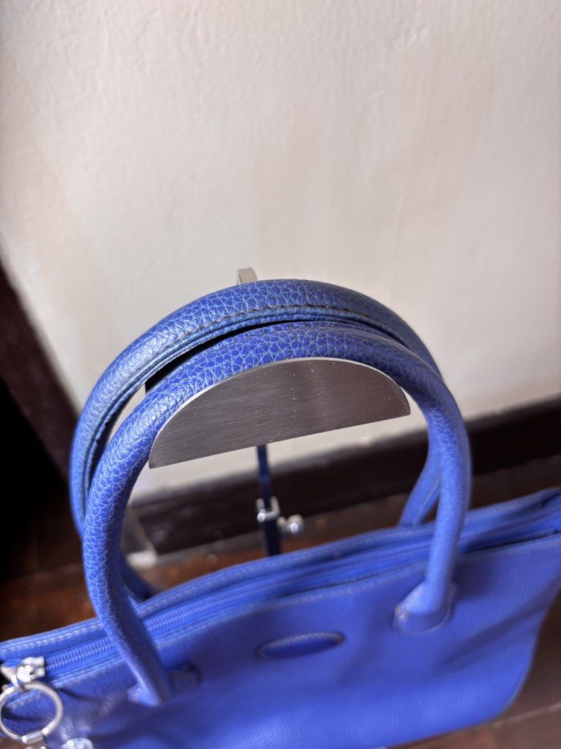 Tods HandBag (Category: Shoulder Bags) located in Manila. Submitted by earlylifecrisis3 (Listing ID 1465054960, Image 3). Description: Condition 8.5/10 Measure it by inch Width: 13.5 Length: 8 Depth: 3 Handle:6.5 •Refund / Returns not allowed allowed •Please do check the dimensions size on labels sometimes are not accurate on the sizing •Ask me before purchasing.
