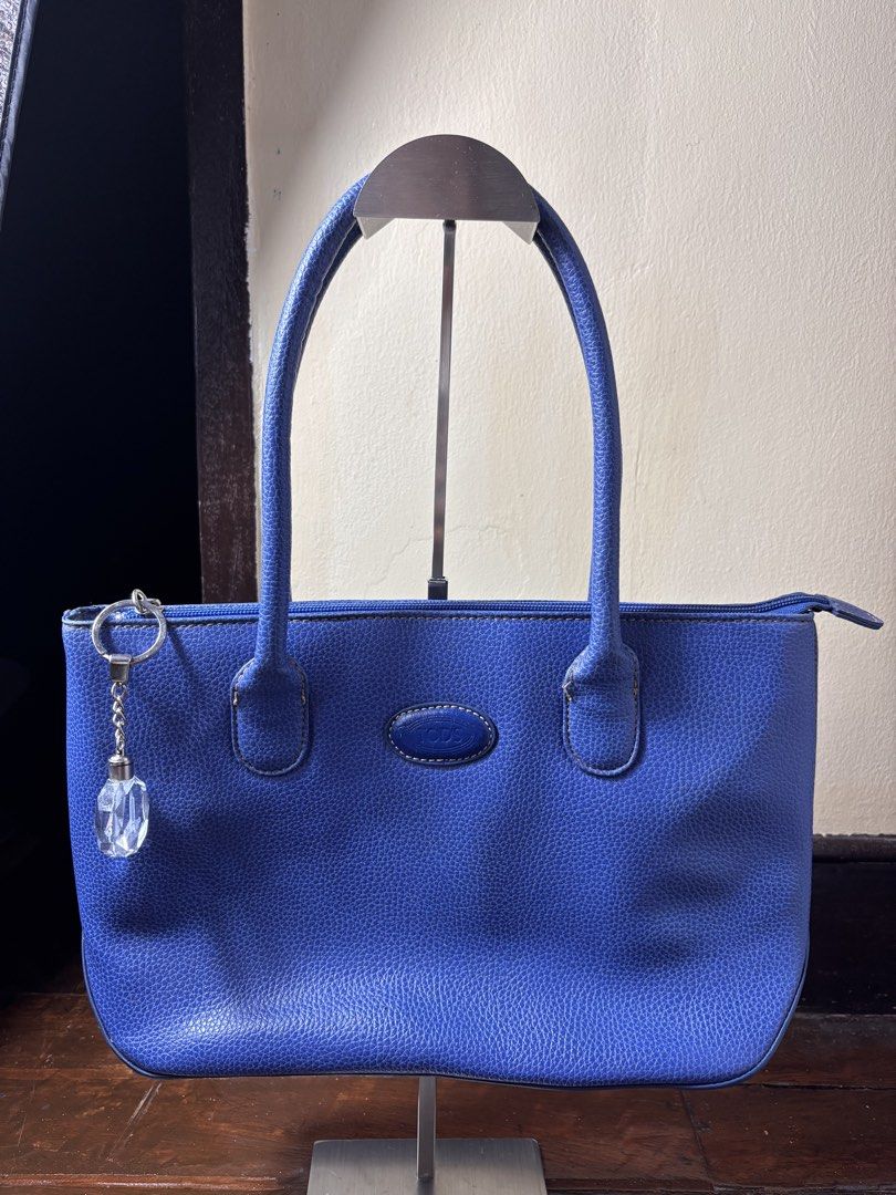 Tods HandBag (Category: Shoulder Bags) located in Manila. Submitted by earlylifecrisis3 (Listing ID 1465054960, Image 1). Description: Condition 8.5/10 Measure it by inch Width: 13.5 Length: 8 Depth: 3 Handle:6.5 •Refund / Returns not allowed allowed •Please do check the dimensions size on labels sometimes are not accurate on the sizing •Ask me before purchasing.