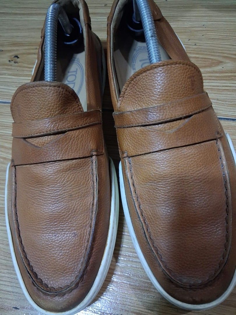 Tods loafers (Category: Casual Shoes) located in Koronadal. Submitted by glads08089 (Listing ID 1464970839, Image 1). Description: tods size 8 in tag kasya 44.
