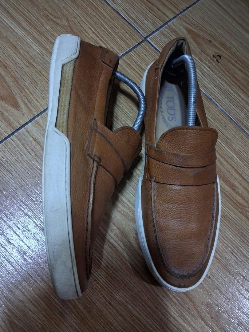 Tods loafers (Category: Casual Shoes) located in Koronadal. Submitted by glads08089 (Listing ID 1464970839, Image 2). Description: tods size 8 in tag kasya 44.