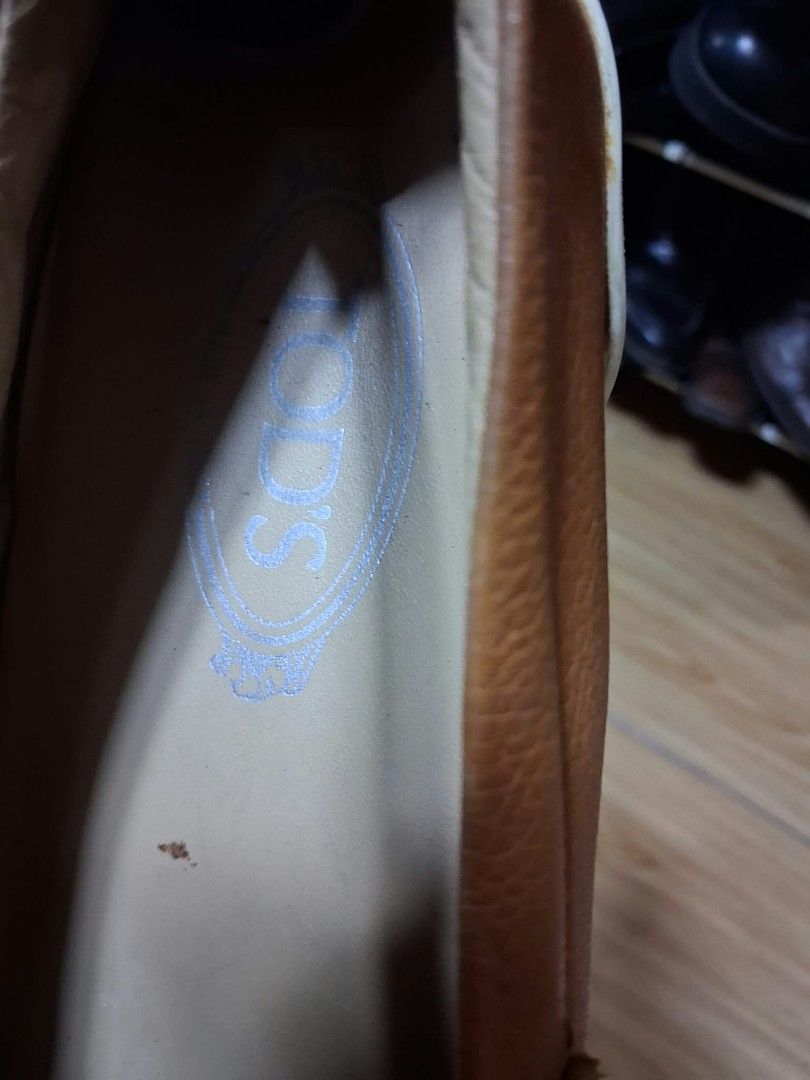 Tods loafers (Category: Casual Shoes) located in Koronadal. Submitted by glads08089 (Listing ID 1464970839, Image 3). Description: tods size 8 in tag kasya 44.
