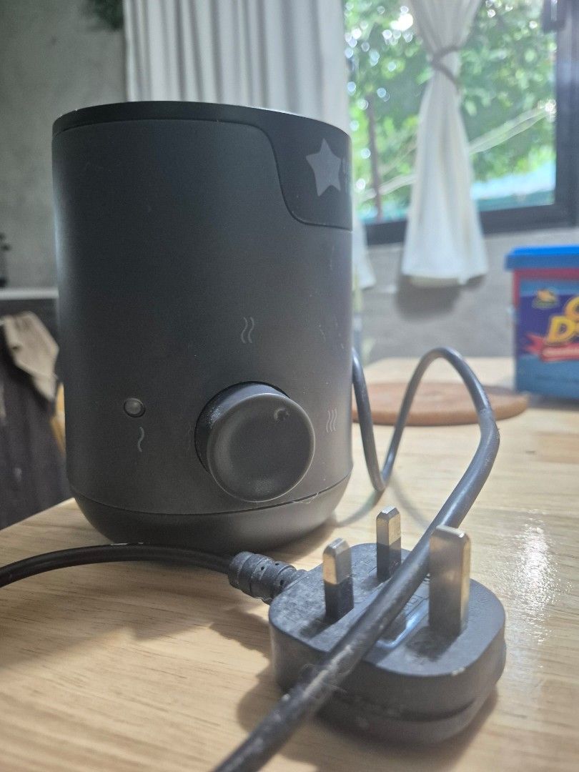 Tommee Tippee Bottle warmer (Category: Breastfeeding & Bottle Feeding) located in Caloocan City. Submitted by maeeeeeex (Listing ID 1465031133, Image 3). Description: decluttering negotiable with free insulated bottle bag.