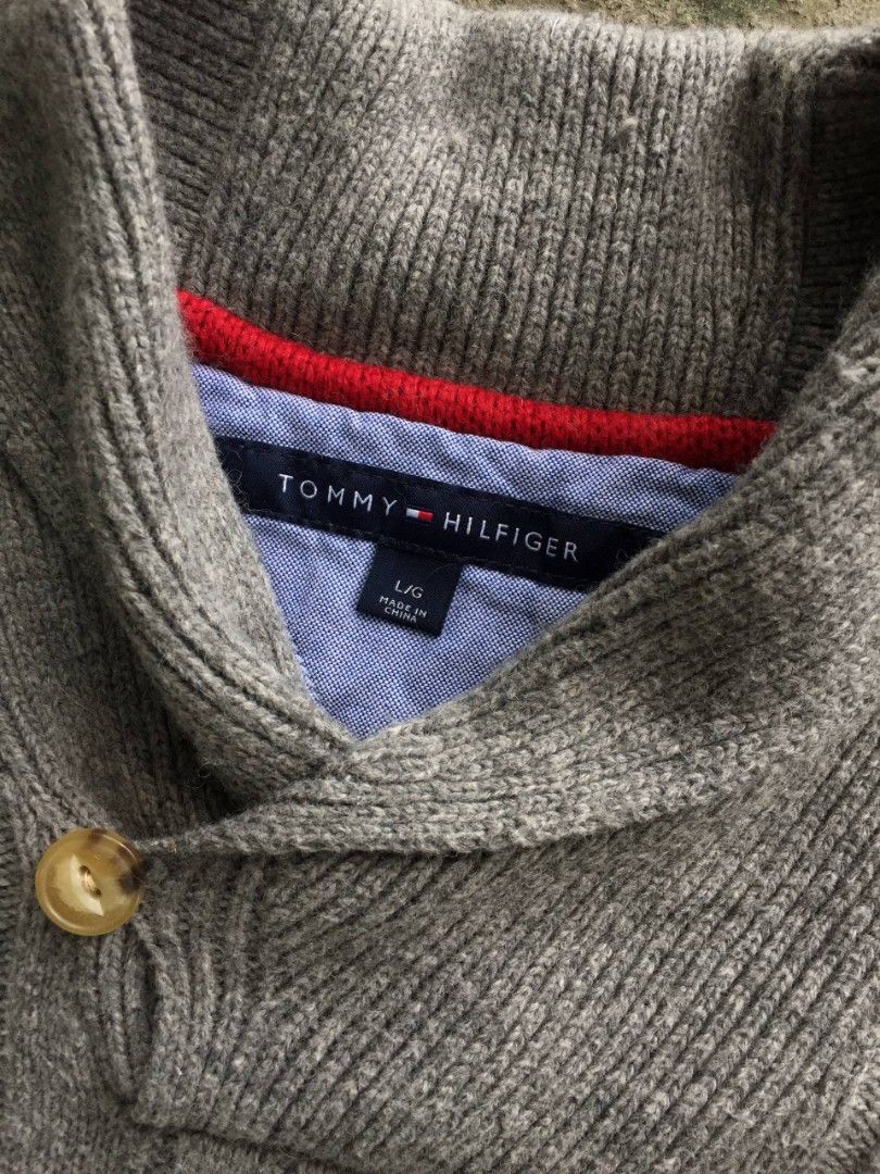 Tommy Hilfiger Cable Knit (Category: Everything Else Others) located in Calamba. Submitted by mysticcat-5ccee5 (Listing ID 1465054322, Image 2). Description: 📌Tommy Hilfiger Cable Knit Shawl Collar Sweater Size Large Dimes📏 Length-28 Width-23 Excellent Condition 9.5/10 Cr No Issue 💸699+Sf.