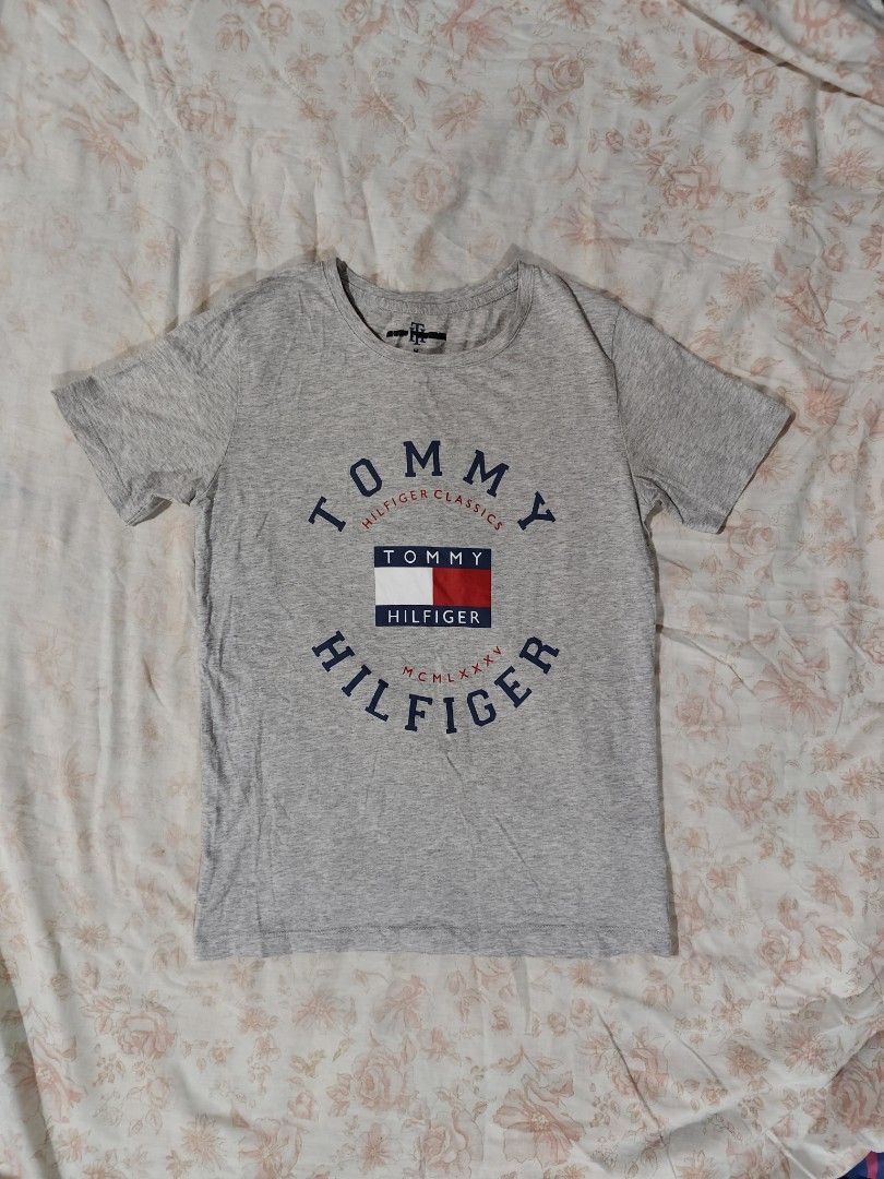 Tommy Hilfiger heather grey crewneck (Category: Shirts) located in Bulacan. Submitted by angel.decluttersx (Listing ID 1465166185, Image 3). Description: medium size on tag cotton fabric material malamig sa balat.