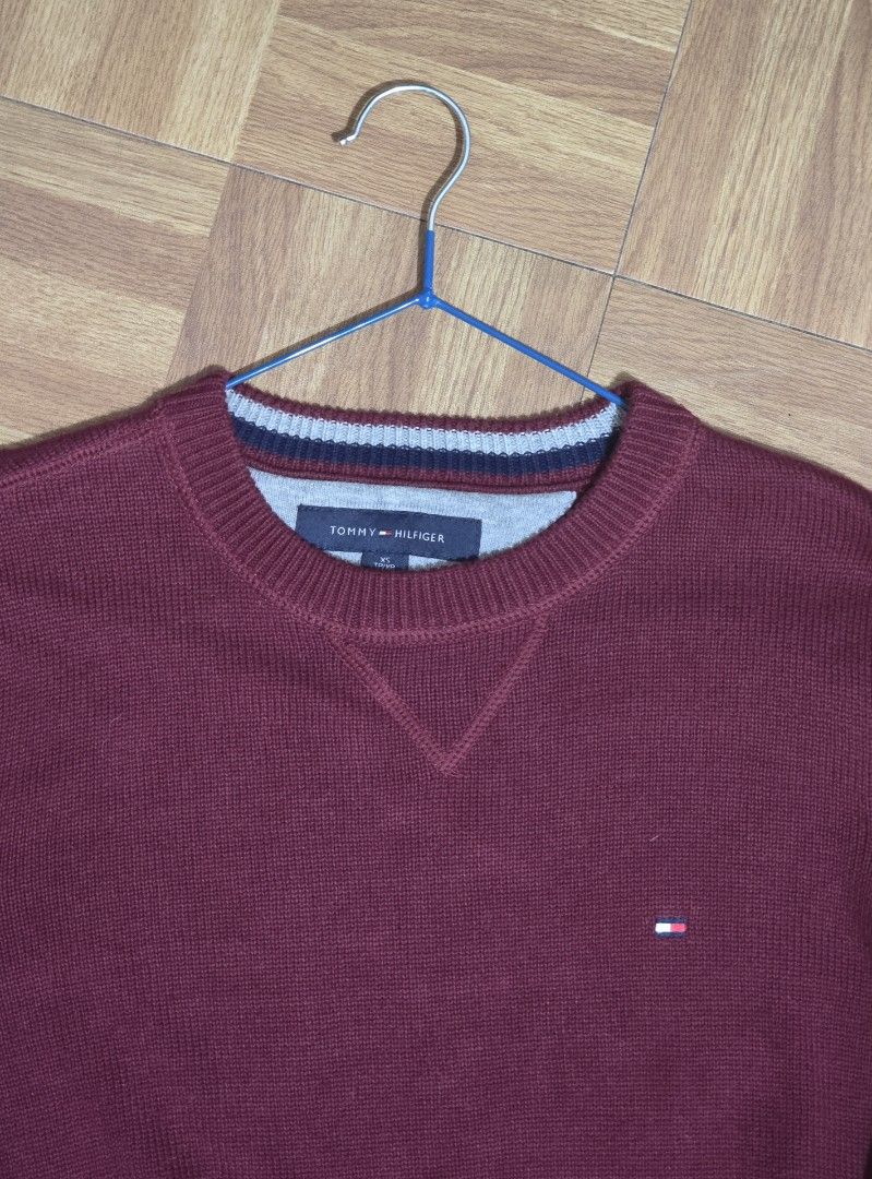 Tommy Hilfiger Knitted Pullover (Category: Hoodies) located in Manila. Submitted by gilbert0522 (Listing ID 1465055651, Image 1). Description: • Maroon TH Knitted Pullover/Sweater • Color rate: 10/10 • Issue: None • Size: XS fits to Small (Women) NEGOTIABLE TO SURE BUYER 📍Sampaloc, Manila 🚚 JNT/Lalamove.