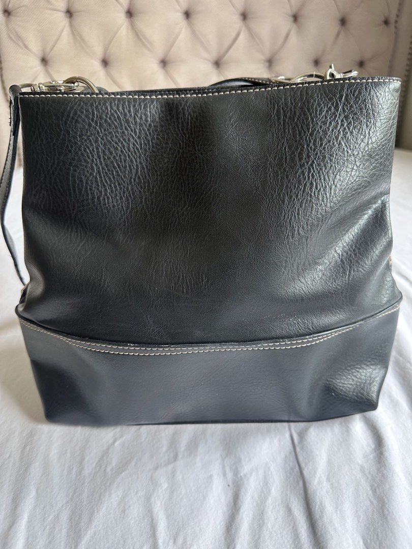 Tommy Hilfiger Tote / Shoulder Bag (Category: Cross-body Bags) located in Tarlac. Submitted by inlovewithbagsph (Listing ID 1465094944, Image 2). Description: Black leather/leather-look body with contrast stitching Short top handles Long shoulder strap Silver-tone hardware Soft/slouchy rectangular tote silhouette.