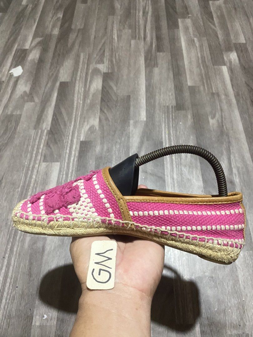 Tory Burch Espadrilles (Category: Loafers) located in Cebu City. Submitted by freemoon.b85e0c (Listing ID 1465164160, Image 2). Description: Tory Burch Espadrilles Legit/2nd hand Size 6 us/3.5 ul/36.5 euro/23 cm Price 1200 plus sf Minor sign of usage.