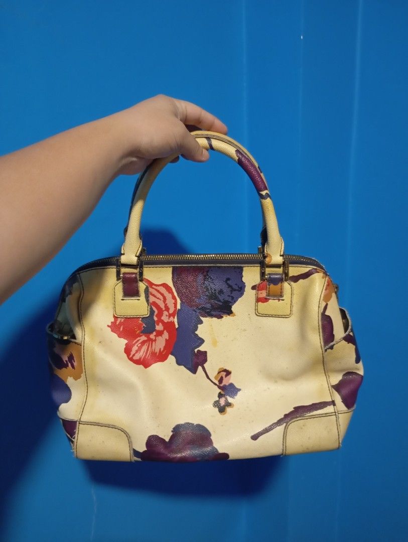 Tory Burch Robinson floral satchel (Category: Shoulder Bags) located in Pototan. Submitted by mgnmay (Listing ID 1465111641, Image 2). Description: .