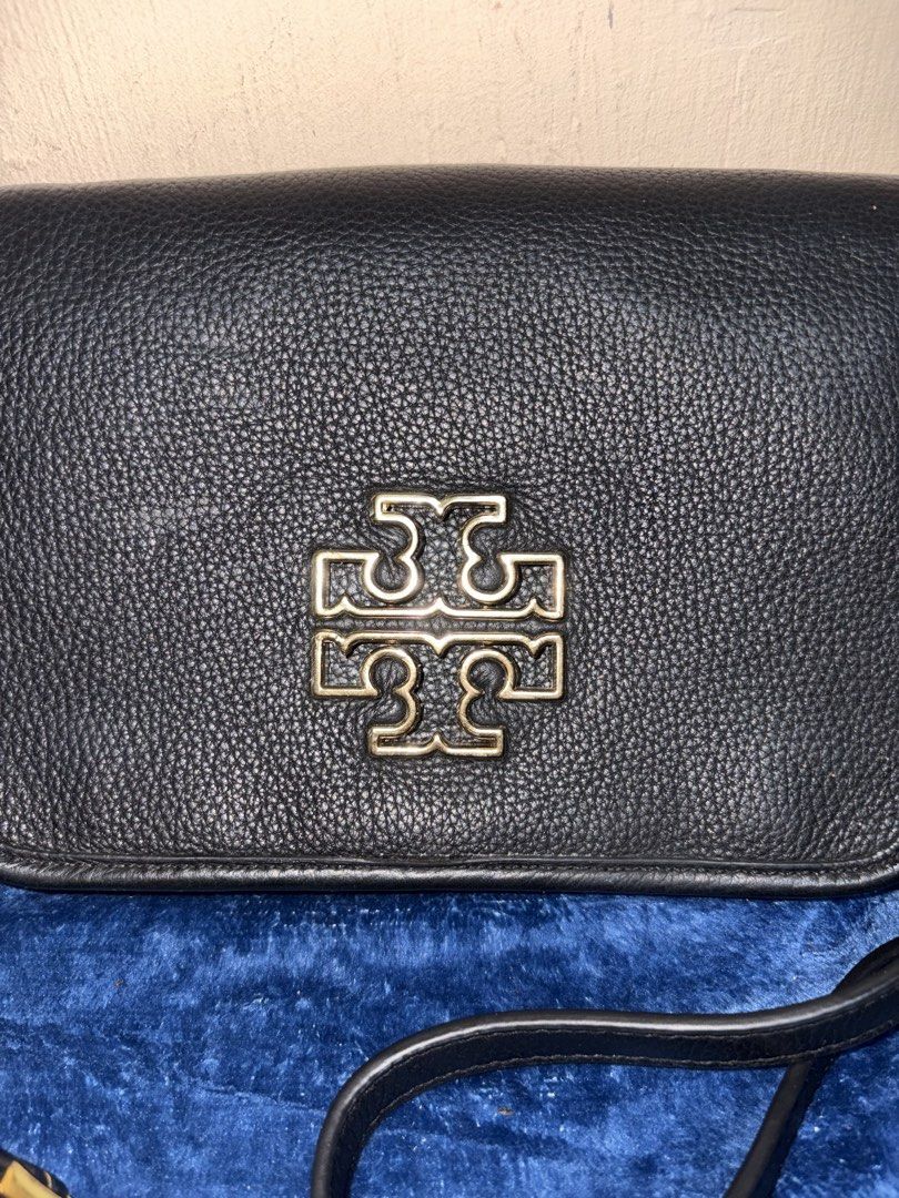 Tory Burch Sling bag (Category: Luxury Bags & Wallets) located in Angeles City. Submitted by decluterwithmochiii (Listing ID 1465077919, Image 3). Description: Used once or twice, still in perfect condition. Shiny hardwares. No issue..