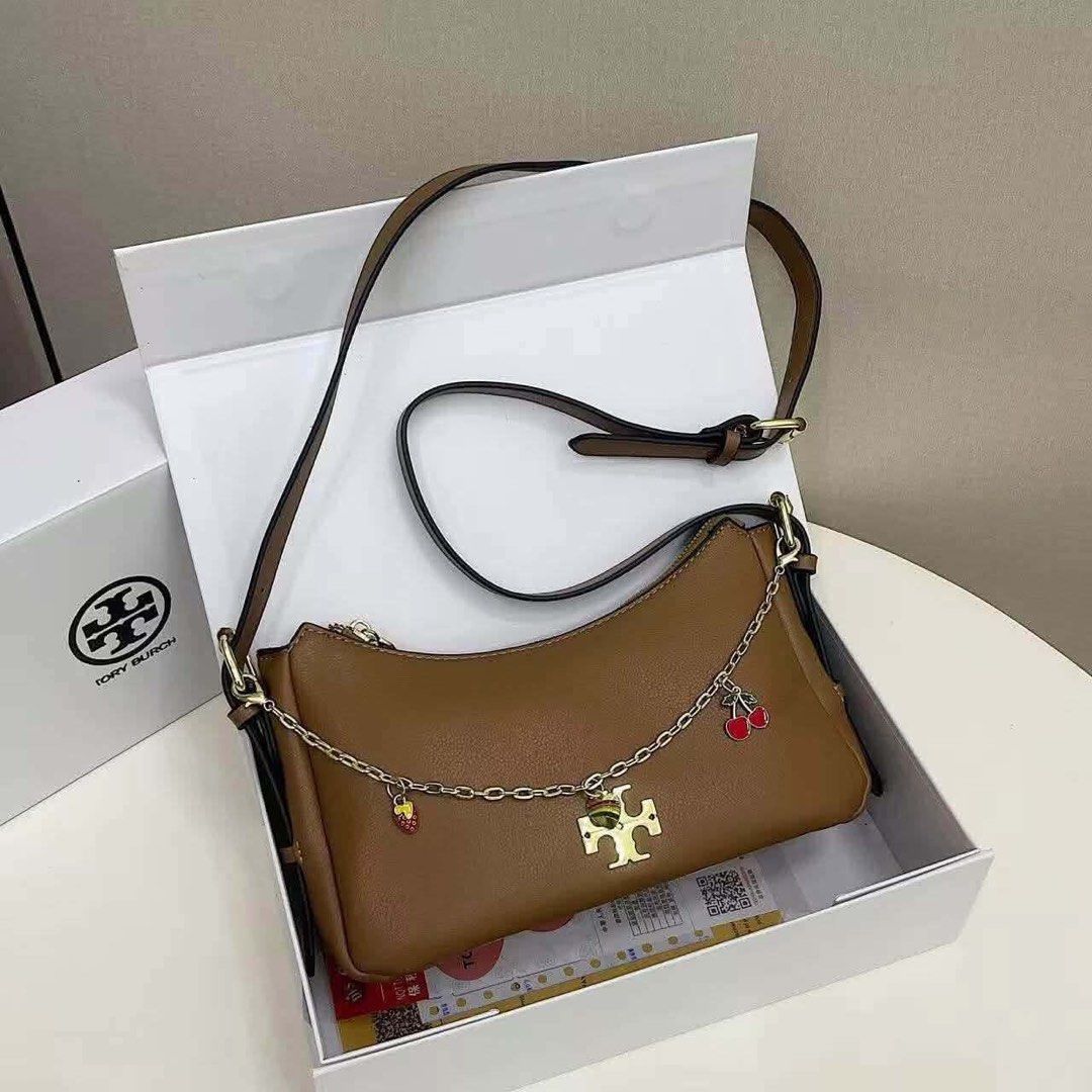 ✨ToryB Kilibag✨ (Category: Shoulder Bags) located in Manila. Submitted by lovely_girl18 (Listing ID 1465113314, Image 3). Description: ✨ToryB Kilibag✨ • with box, dustbag and receipt.