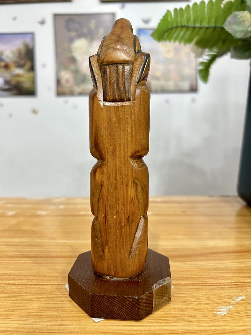 Totem pole from Alaska (Category: Vintage Collectibles) located in Bustos. Submitted by gthings.collectibles (Listing ID 1465043026, Image 2). Description: Selling this authentic, hand-carved miniature totem pole directly from Alaska! Perfect pang-display sa inyong living room, study desk, or as a unique addition sa inyong collectibles. Yours at only ₱520‼️ Details: • 📐 Height: 7 inches tall—the perfect size para sa shelf or tabletop. • 🌲 Mater
