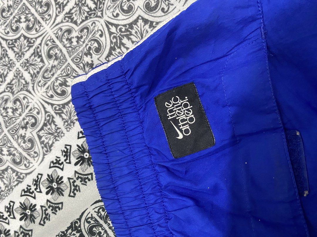 Track pants Y2k nike (Category: Joggers) located in Manila. Submitted by hell_market (Listing ID 1465102766, Image 3). Description: .