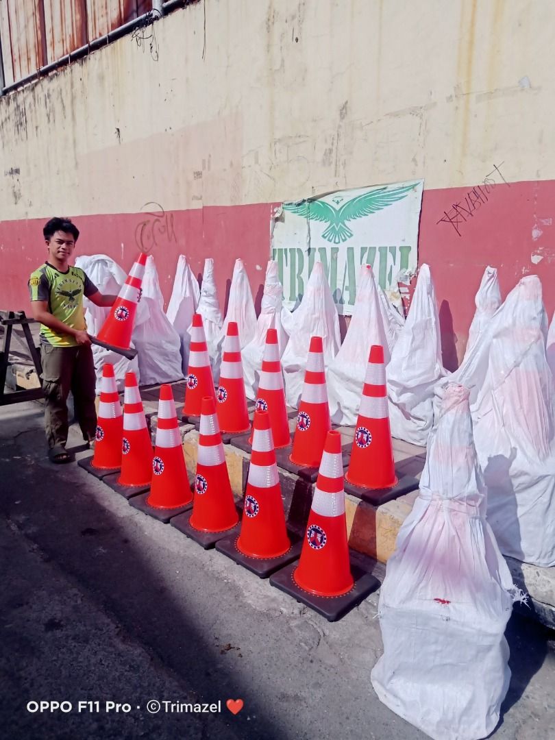 TRAFFIC CONE (Category: Looking For) located in Pasay City. Submitted by logan20lee (Listing ID 1464978993, Image 1). Description: 🚧 TRAFFIC CONE — SAFETY & VISIBILITY ON THE ROAD! 🦺 Keep roads, parking areas, construction sites, and work zones organized and visible with our quality Traffic Cones. Ideal for construction, road works, parking areas, warehouses, events, schools, and commercial establishments. ✅ Durable & practical ✅ High-visibilit
