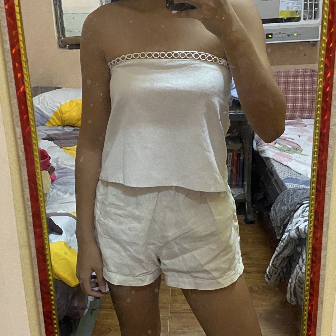 Traje Linen Chesa Tube Top (Category: Others Tops) located in Cebu City. Submitted by icethebear (Listing ID 1460738593, Image 3). Description: too flat for this top 😭💔 runs a little big on me More cropped than 1st pic (see 2nd pic) with flaw (see last pic) PRICE IS FIRM‼️.