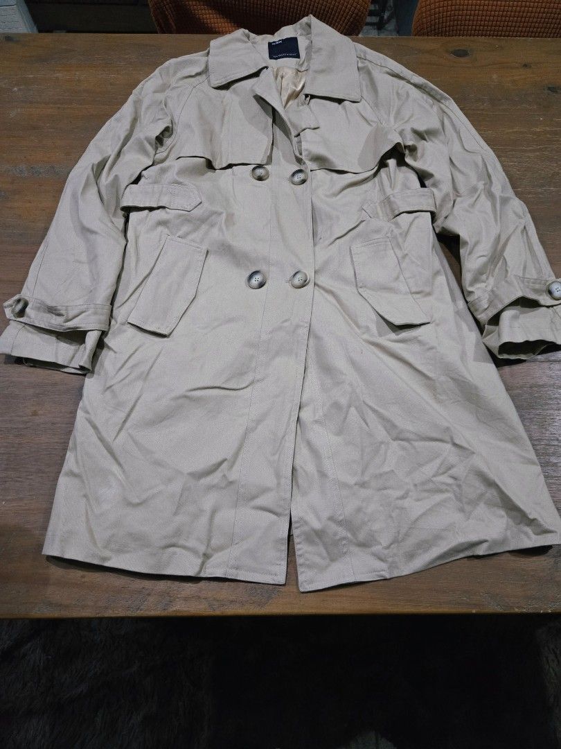 Trench Coat (Category: Coats, Jackets and Outerwear) located in Manila. Submitted by oki.ukay (Listing ID 1465095001, Image 1). Description: .