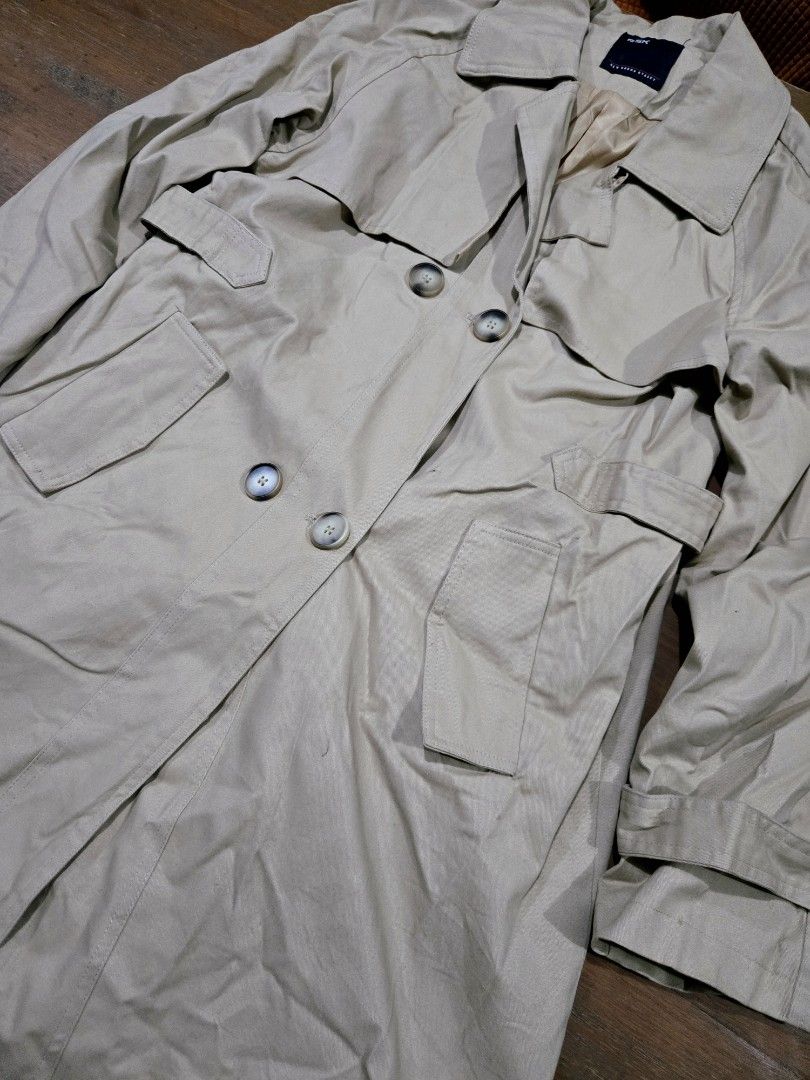 Trench Coat (Category: Coats, Jackets and Outerwear) located in Manila. Submitted by oki.ukay (Listing ID 1465095001, Image 2). Description: .