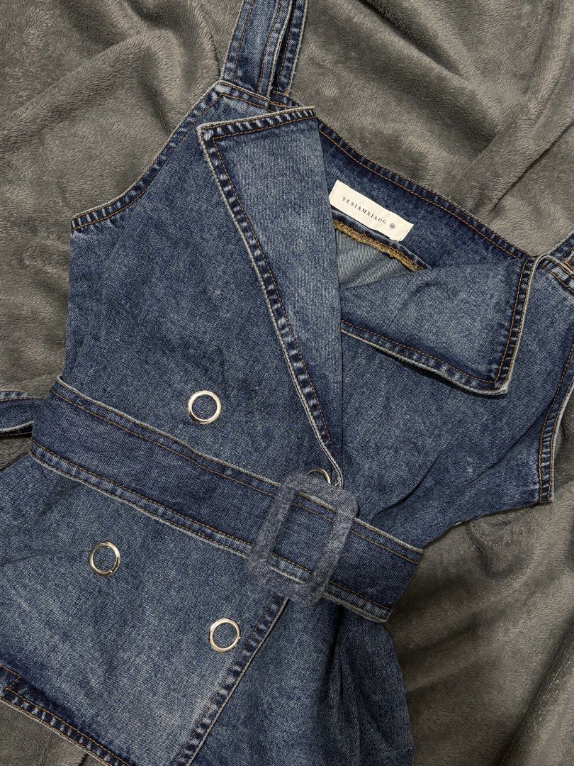 Trendy Denim Top (Category: Sleeveless) located in General Trias. Submitted by hiraethcullen (Listing ID 1465136377, Image 2). Description: fits to extra small | small 📍 General Trias, Cavite.