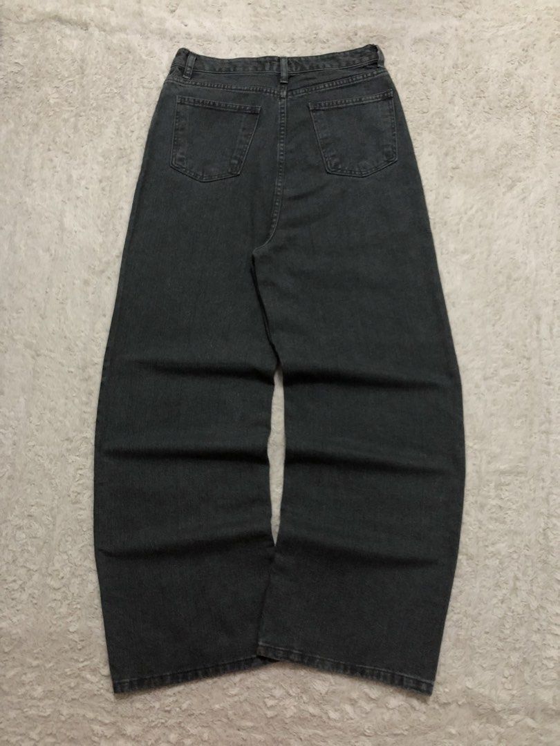 TRIPLE SEVEN WIDE LEG CUT JEANS (Category: Jeans) located in Canaman. Submitted by thriftmoboss (Listing ID 1465004902, Image 1). Description: 📌TRIPLE SEVEN WIDE LEG CUTE JEANS cotton 100% Hard denim 95% Crispy condition ✅ W-30 L- 43 T-12 Hem-10.5 As new condition✅ Crisp condition✅ No issue Price:750🏷 ‎ ‎•✅PLUS SHIPPING FEE (+75) ‎•🔵MOP: G CASH ‎•🟥COURIER: JnT ‎•📍LOC:Magsaysay, Naga city ,Camarines Sur 🌫️.