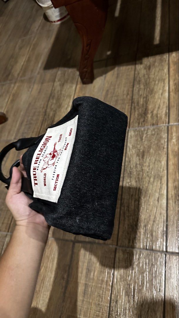 TRUE RELIGION SHOULDER BAG (Category: Shoulder Bags) located in Manila. Submitted by urban.vintage (Listing ID 1465070252, Image 3). Description: ISSUE: NONE ( NEED WASH ) MOP :GCASH ( NO COD ) SHIP VIA : LALAMOVE & J&T LOCATION : PASIG CITY .