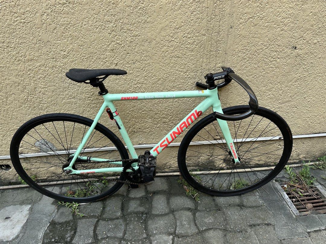 Tsunami SNM100🚨‼️ (Category: Bicycles) located in Manila. Submitted by loudbanana_1 (Listing ID 1465024193, Image 1). Description: Tsunami snm 100 no issues no paint chip. may scratch lang sa handlebar (Negotiable).