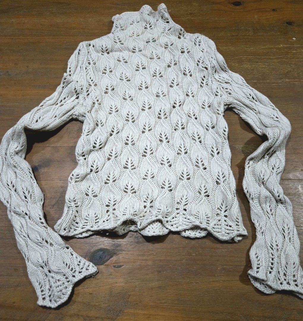 Turtle neck knitted top (Category: Others Tops) located in Manila. Submitted by oki.ukay (Listing ID 1465093585, Image 1). Description: .