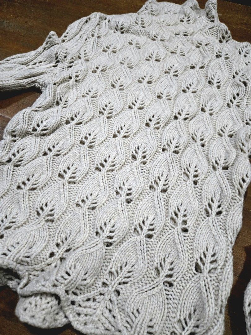 Turtle neck knitted top (Category: Others Tops) located in Manila. Submitted by oki.ukay (Listing ID 1465093585, Image 2). Description: .