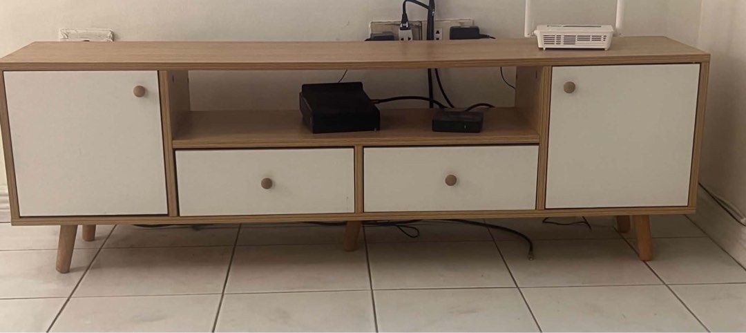 Tv console (Category: TV Consoles) located in Paranaque City. Submitted by jetblue (Listing ID 1465121629, Image 1). Description: .
