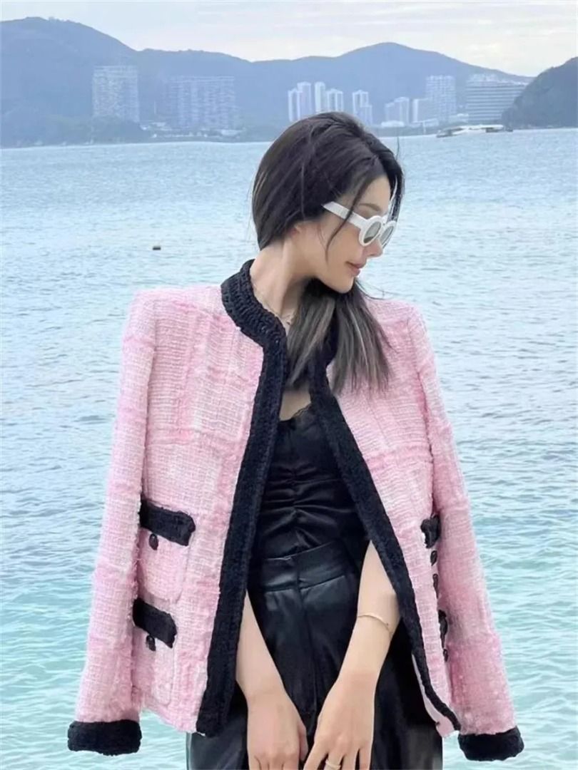Tweed Blazer (Category: Coats, Jackets and Outerwear) located in Baguio. Submitted by zakeeyaclo (Listing ID 1465014354, Image 2). Description: Tweed Blazer Open type Medium ₱250.
