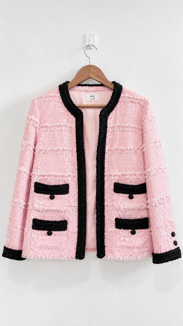 Tweed Blazer (Category: Coats, Jackets and Outerwear) located in Baguio. Submitted by zakeeyaclo (Listing ID 1465014354, Image 1). Description: Tweed Blazer Open type Medium ₱250.