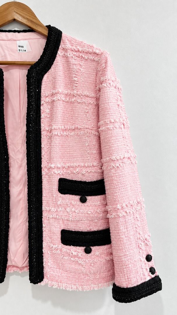 Tweed Blazer (Category: Coats, Jackets and Outerwear) located in Baguio. Submitted by zakeeyaclo (Listing ID 1465014354, Image 3). Description: Tweed Blazer Open type Medium ₱250.