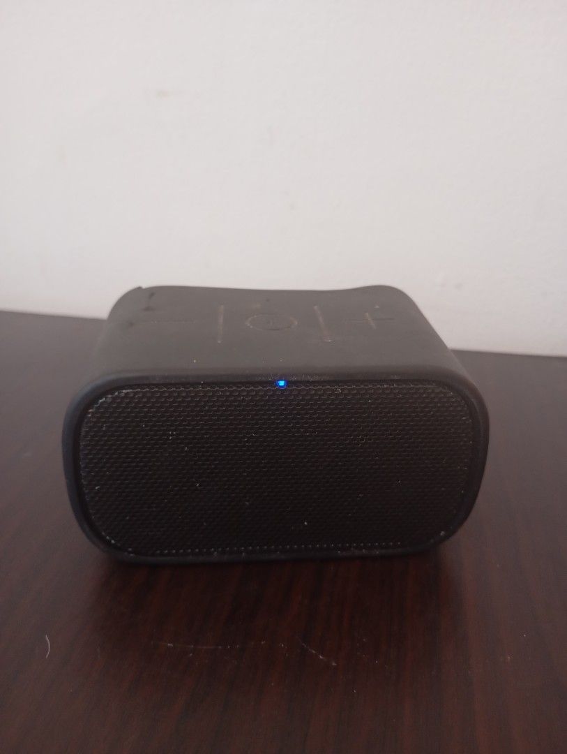 UE logicool (Category: Portable Music Players) located in Las Pinas. Submitted by quick_deals_great_finds2 (Listing ID 1465011438, Image 1). Description: Original good working condition BT battery ok Damage back part does not affect sound.