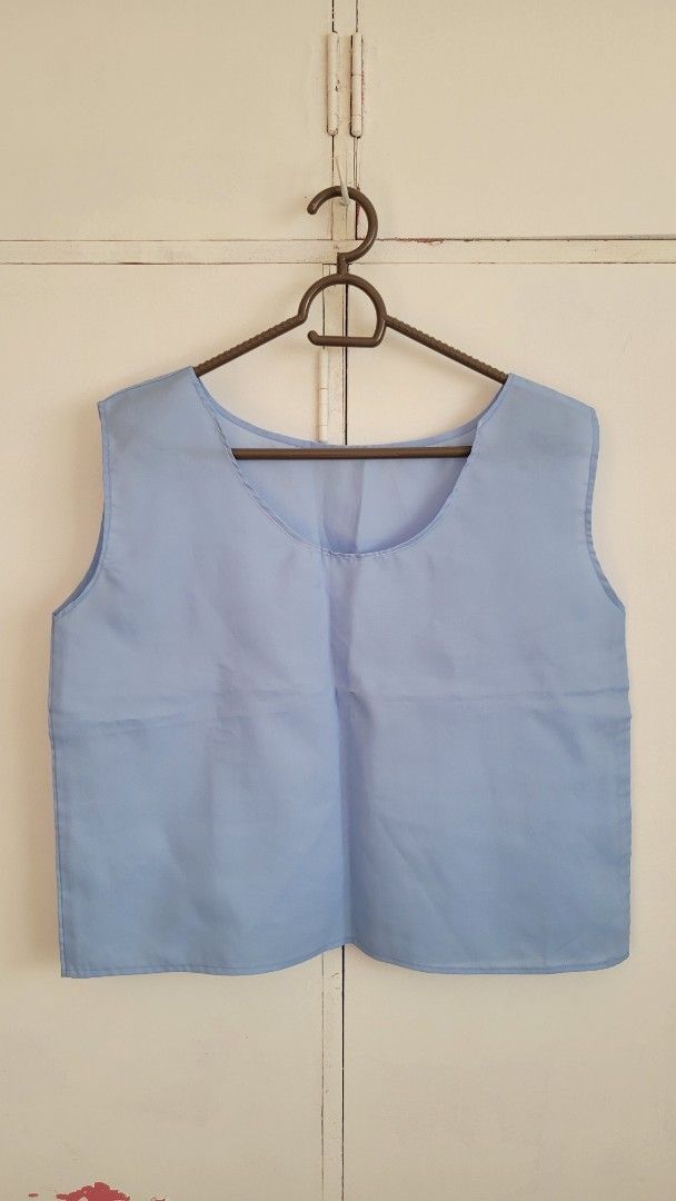 Ukay/Preloved/Decluttering Polo Casual Uniform Blouses (Category: Blouses) located in Bacoor. Submitted by itsmereyyy (Listing ID 1465027899, Image 1). Description: See photos for dimensions 100 pesos each.