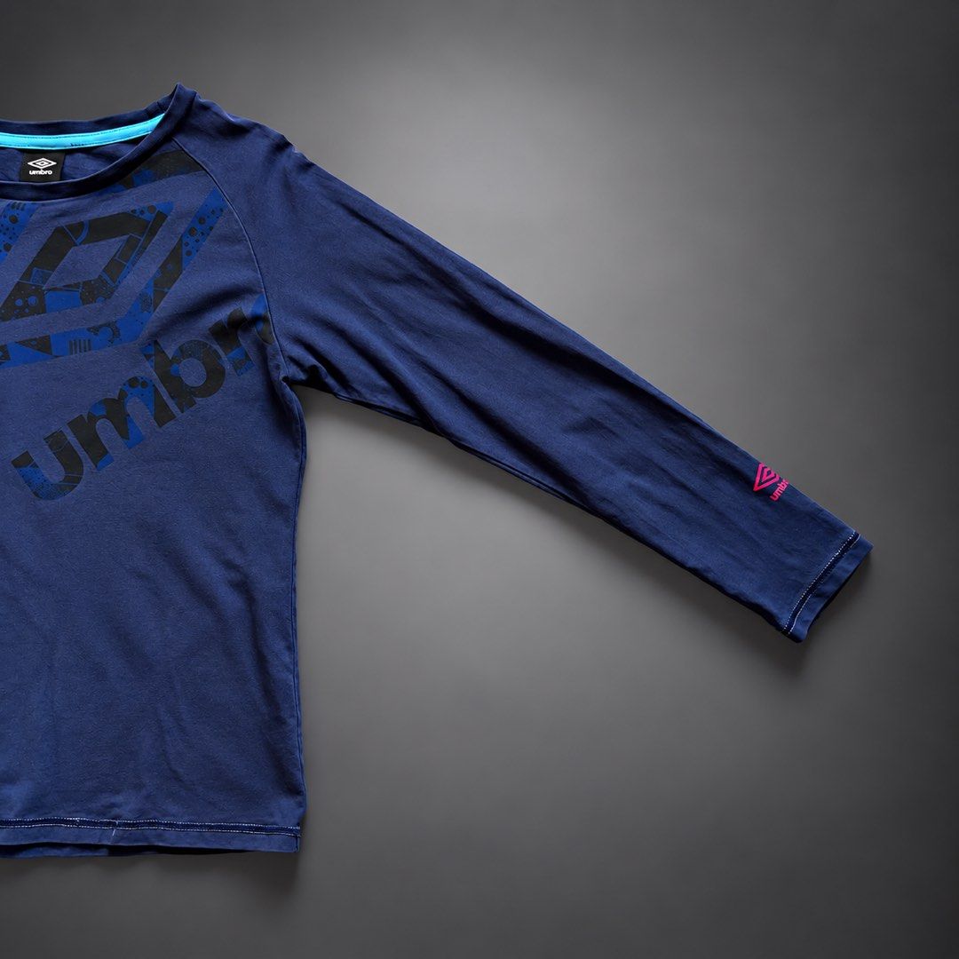 UMBRO LONG-SLEEVE (WOMEN) (Category: Longsleeves) located in Taguig. Submitted by clarrk95 (Listing ID 1465118285, Image 3). Description: Umbro Long Sleeve (Women) Size: one size Length: 24inches Width: 18inches Sleeve: 18.5inches PRICE: ₱350 ONLY! ✅ very good condition ✅ add shipping fee ✅ ignoring LP inquiry Shipping: Lalamove | J&T | LBC Location: Taguig📍 Payment: Gcash | Bank | Cash DM for more detailed pics.📩.
