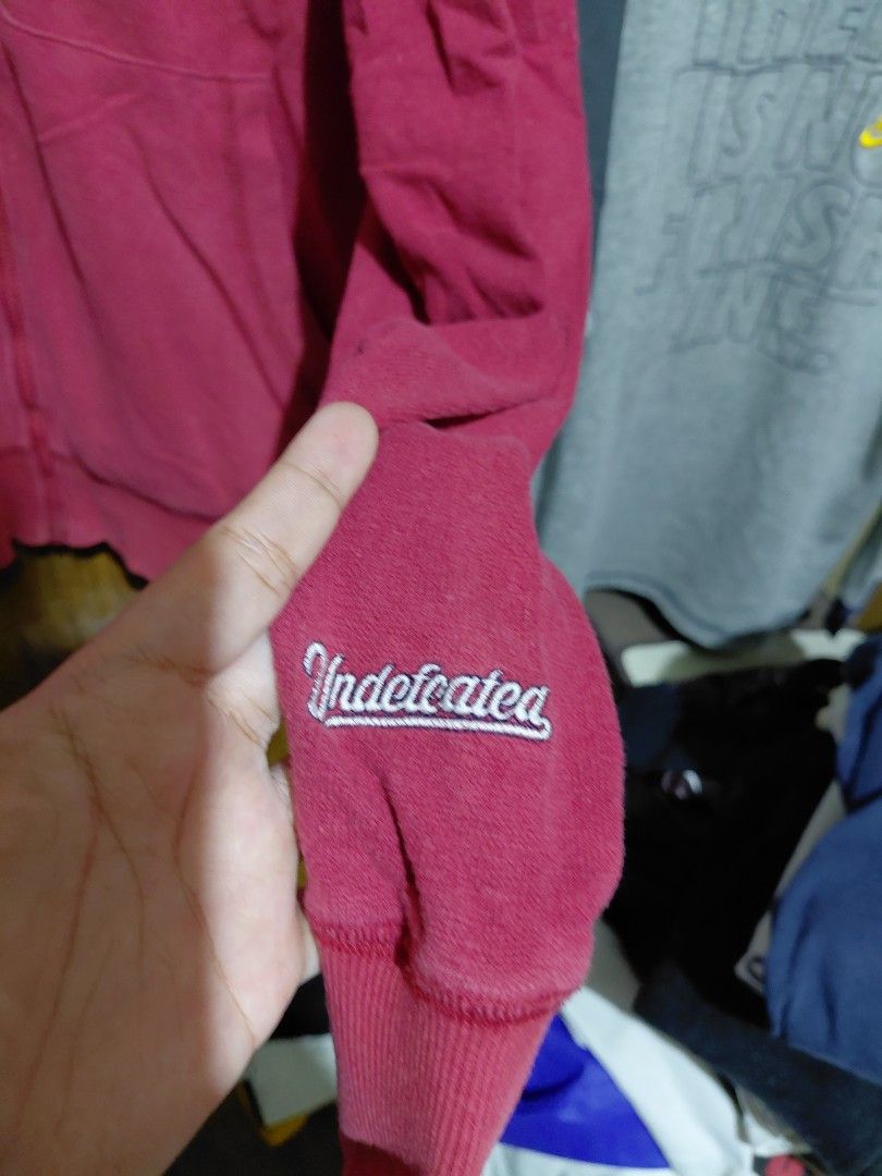 Undefeated Zip-Up Hoodie Red (Category: Hoodies) located in Imus. Submitted by frootiloots4103 (Listing ID 1464988200, Image 2). Description: - Brand: Undefeated - Color: Solid red - Style: Full zip-up hoodie with split kangaroo pocket - Details: White embroidered logo on chest, sleeve lettering, and small woven hem tag - Features: Ribbed cuffs and hem, great for layering in cooler weather OPEN FOR NEGO (best if aspack) 📍Imus, Cavite 4103 Can do