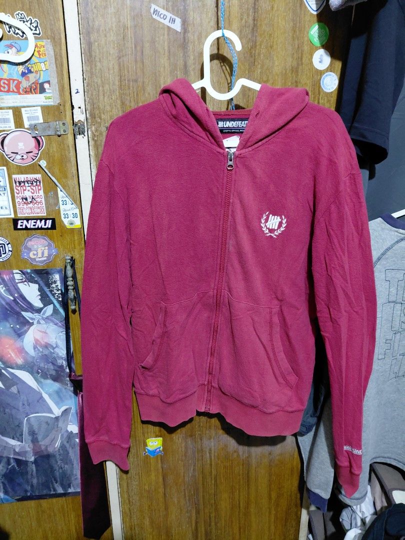 Undefeated Zip-Up Hoodie Red (Category: Hoodies) located in Imus. Submitted by frootiloots4103 (Listing ID 1464988200, Image 1). Description: - Brand: Undefeated - Color: Solid red - Style: Full zip-up hoodie with split kangaroo pocket - Details: White embroidered logo on chest, sleeve lettering, and small woven hem tag - Features: Ribbed cuffs and hem, great for layering in cooler weather OPEN FOR NEGO (best if aspack) 📍Imus, Cavite 4103 Can do