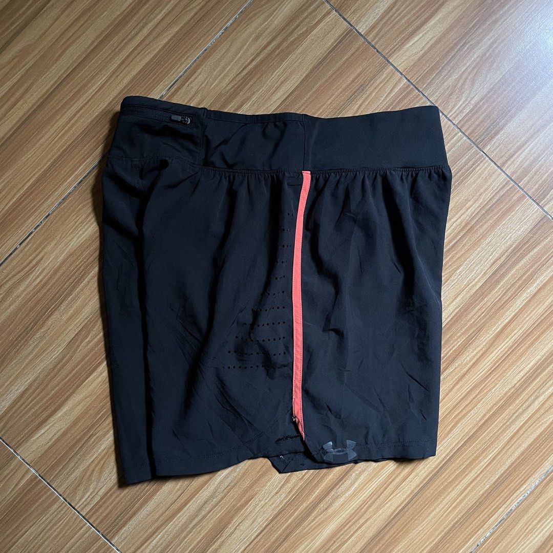 Under Armor Polyester Running Shorts (Category: Activewear) located in General Mariano Alvarez. Submitted by 4117_thriftnthrive (Listing ID 1465126421, Image 1). Description: In excellent condition No flaws Size on tag: L Measurements Width: 30-32 Length: 15” Leg hole: 12.5”.