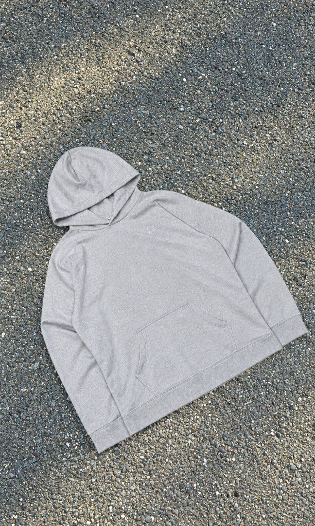 UNDER ARMOUR (Category: Activewear) located in Quezon City. Submitted by jazz_perrr (Listing ID 1465143807, Image 1). Description: .