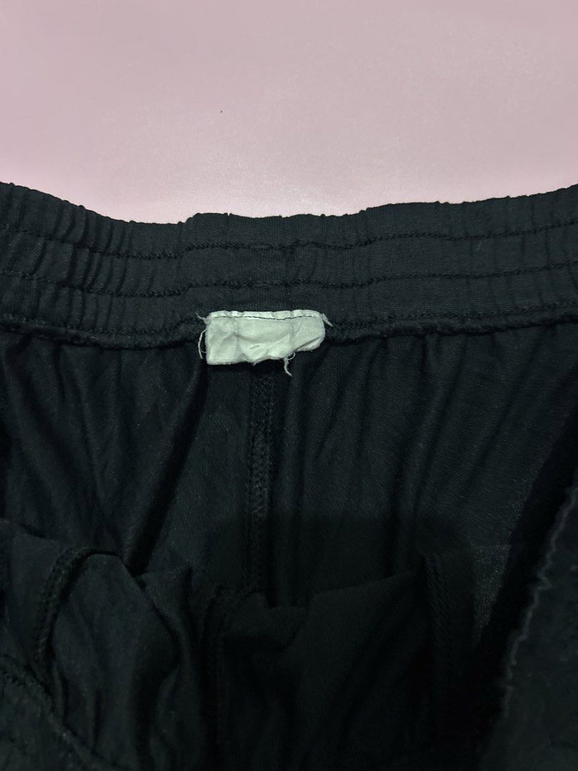 Under Armour Running Short (Category: Activewear) located in Manila. Submitted by chen_clybelles (Listing ID 1465078712, Image 2). Description: .