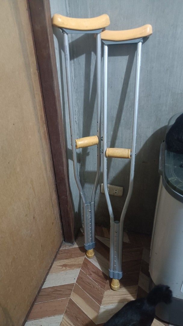 Underarm Crutches (Saklay) (Category: Medical Supplies & Tools) located in Quezon City. Submitted by eelanom (Listing ID 1465097848, Image 1). Description: For Sale Saklay (Crutches) - Aluminum, Light Weight - Adjustable Height (5'2---5'10) - Once lang nagamit - Pair na - Made In Taiwan Issue: May dumi kasi nakatambak nalang check actual pictures. Location: Quezon City Negotiable!! PM!!.