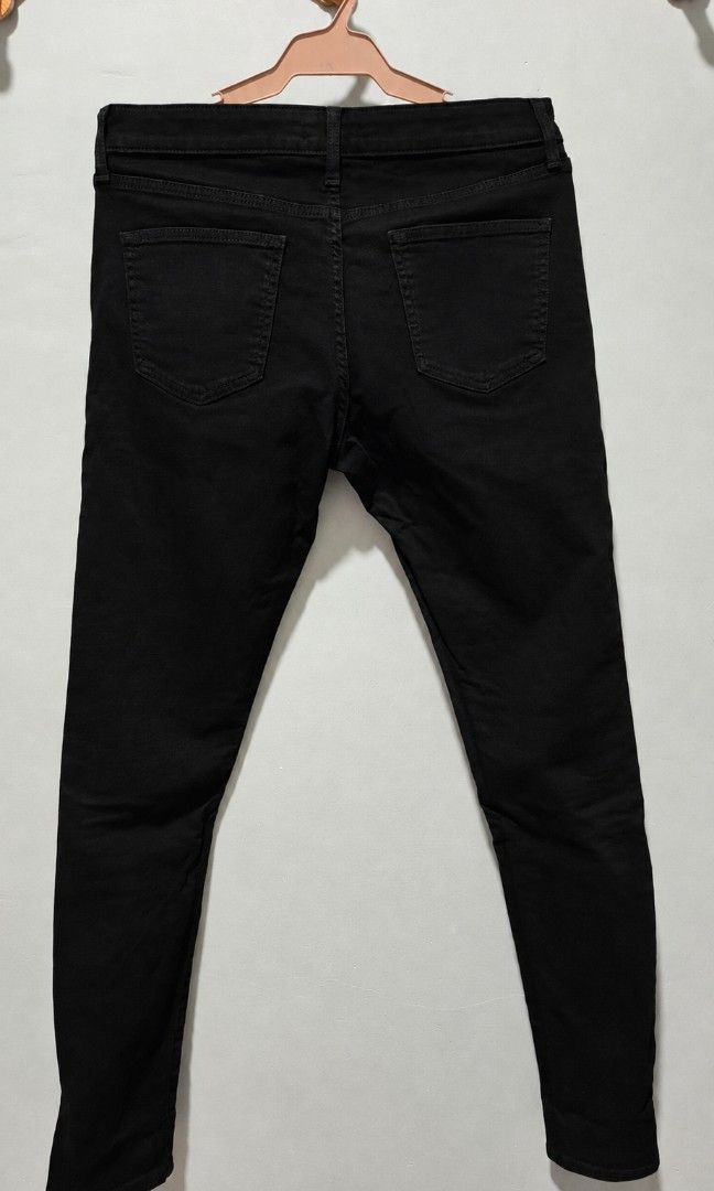 Uni qlo (Category: Jeans) located in Manila. Submitted by rp.thrift (Listing ID 1465086523, Image 2). Description: .