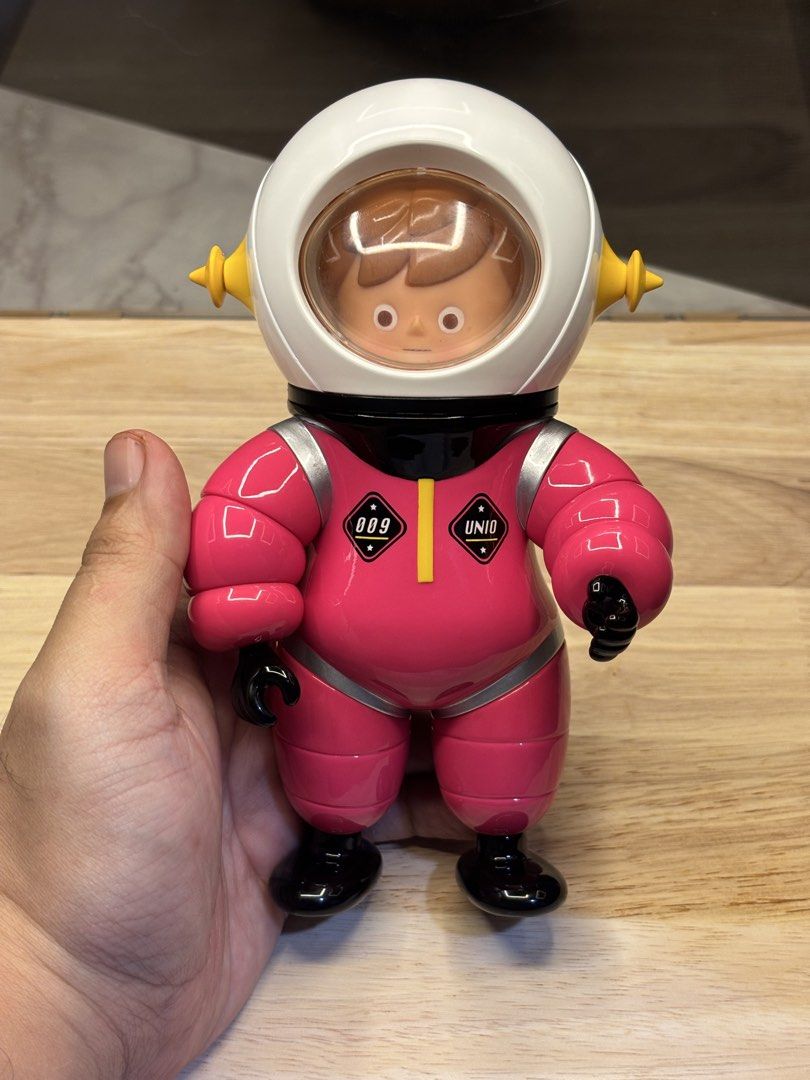 Unio 009 x Lost in the space x How2work (Category: Designer & Blind Box Toys) located in Manila. Submitted by akosijuan15 (Listing ID 1465138542, Image 1). Description: Lost in the space x Unio x 009 x How2work 7inches Sofubi Complete with box Pm for more details….