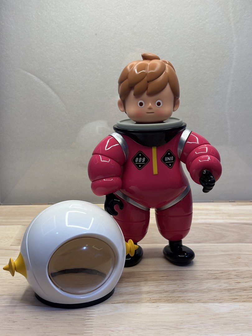Unio 009 x Lost in the space x How2work (Category: Designer & Blind Box Toys) located in Manila. Submitted by akosijuan15 (Listing ID 1465138542, Image 2). Description: Lost in the space x Unio x 009 x How2work 7inches Sofubi Complete with box Pm for more details….