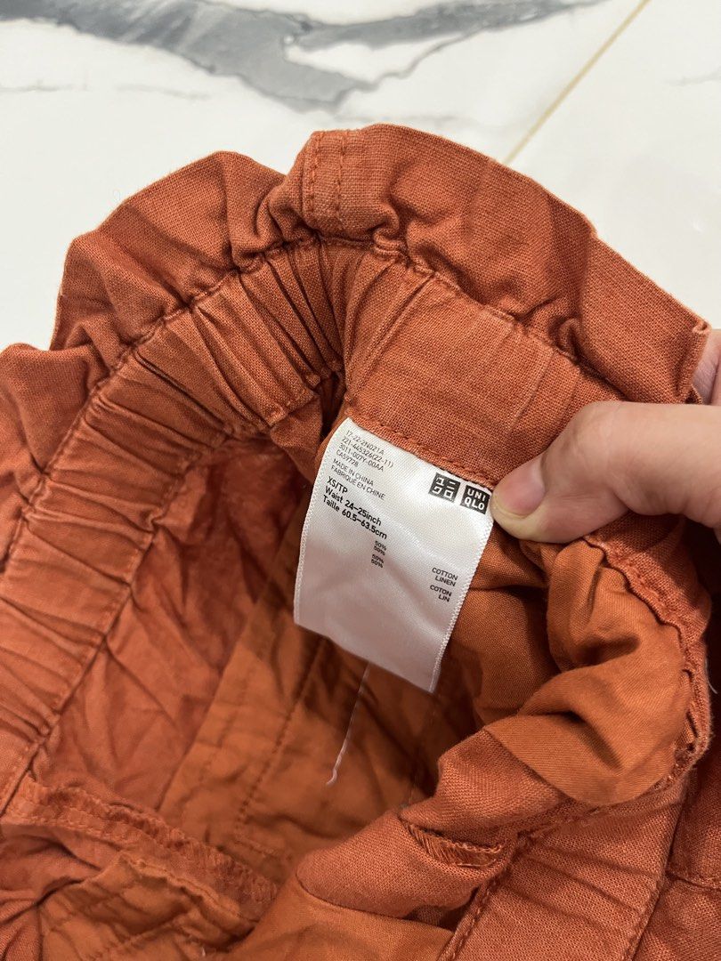 UNIQLO (Category: Shorts) located in Bogo. Submitted by tinliciousthrift (Listing ID 1465069155, Image 3). Description: 📌 UNIQLO highwaist rust color good as new with side pockets 😍 📌 Size: 27-32 via tape measure stretchable Mine: 350.