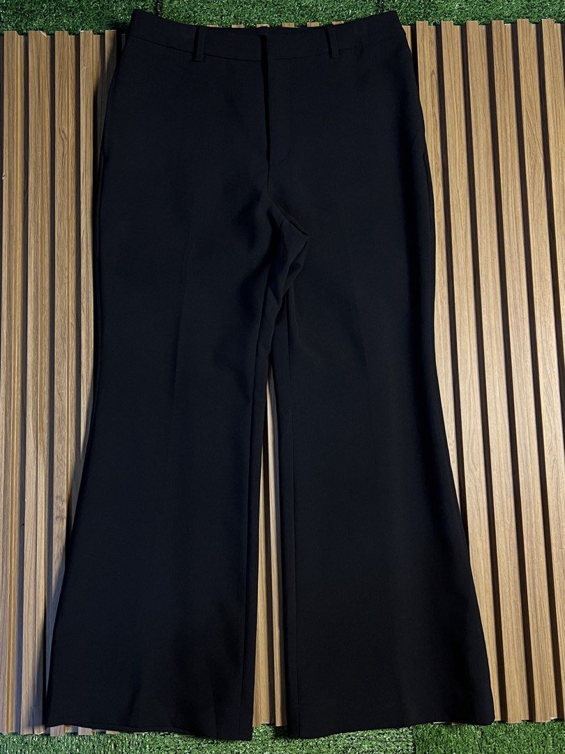 UNIQLO - BOOTCUT TROUSER (Category: Trousers) located in Bacolod City. Submitted by timelessbyjosh (Listing ID 1465118111, Image 2). Description: BEST FOR CASUAL & FORMAL OUTFITS SIZE : LARGE ACTUAL COLOR : BLACK COLOR RATE : 10 OUT OF 10 CONDITION : NEAR NEW MATERIAL : 77 % POLYESTER , 16 % RAYON & 7 % SPANDEX MADE IN : CHINA FLAWS : NONE DIMENSIONS WAIST - 30 LENGTH - 37. 5 THIGH - 12 LEG OPENING - 11 MEASUREMENT TAKEN WHILE LAYING FLAT. PLEASE