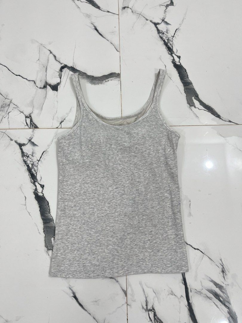 UNIQLO AIRISM (Category: Sleeveless) located in Bogo. Submitted by tinliciousthrift (Listing ID 1465071109, Image 1). Description: 📌 UNIQLO AIRISM padded good as new😍 📌 Size: L stretchable Mine: 320.