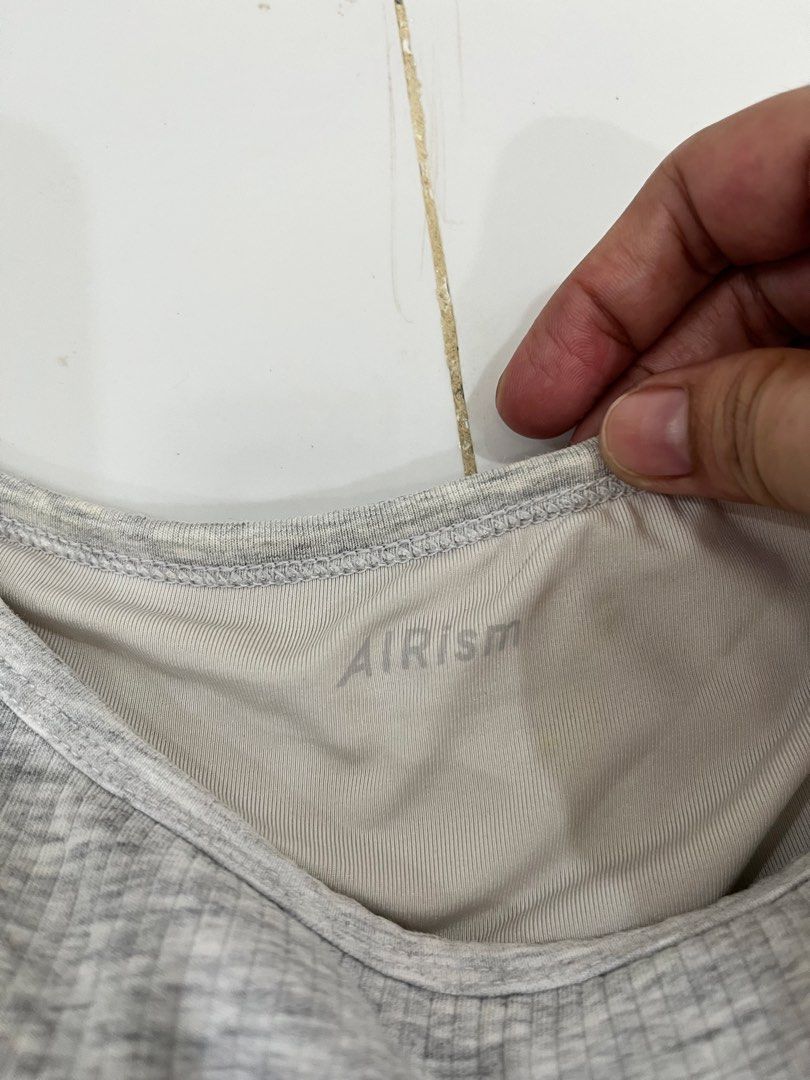UNIQLO AIRISM (Category: Sleeveless) located in Bogo. Submitted by tinliciousthrift (Listing ID 1465071109, Image 3). Description: 📌 UNIQLO AIRISM padded good as new😍 📌 Size: L stretchable Mine: 320.