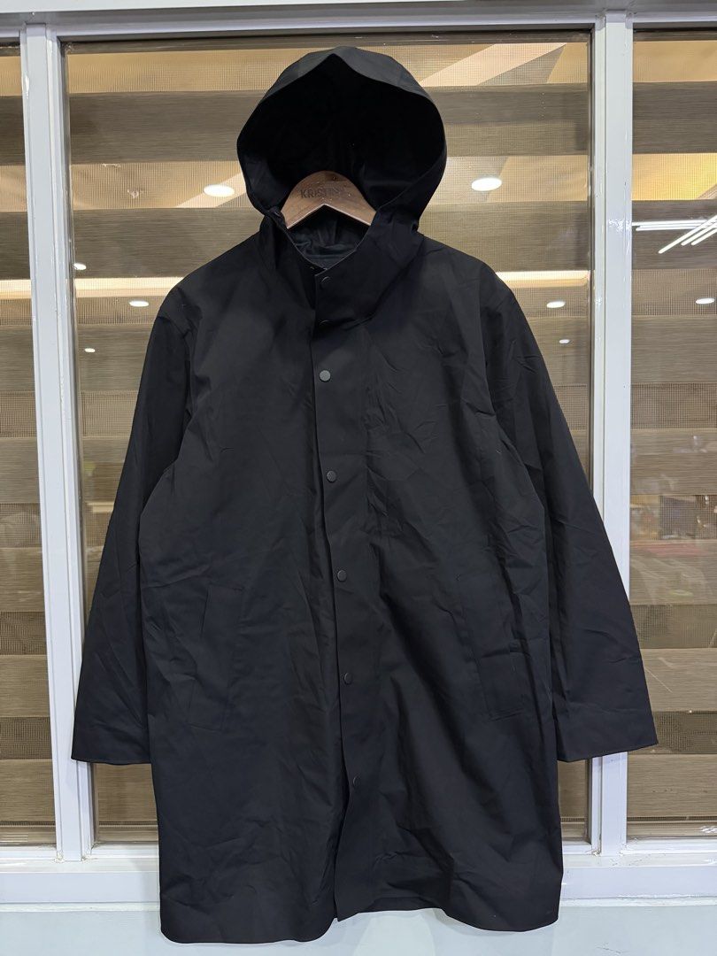 Uniqlo blocktech parka Size L (Category: Coats, Jackets and Outerwear) located in Manila. Submitted by kristinata44809 (Listing ID 1465076031, Image 1). Description: - Brand: Uniqlo - Item: Hooded jacket - Color: Black - Size: L (Made in China) - Weather protection: Water-resistant, windproof, durable water repellency, and breathable - Closure: Front zipper and snap buttons - Pockets: Deep pockets for convenience - Lining: Inner grid texture lini